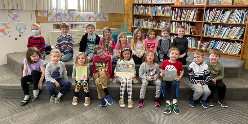 Kindergarden students in library